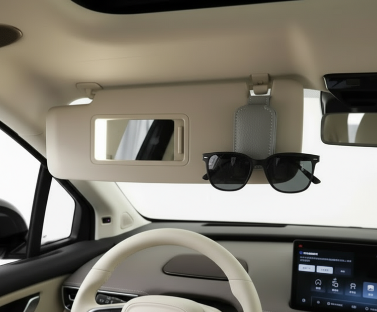 Держатель для очков с очками на козырьке